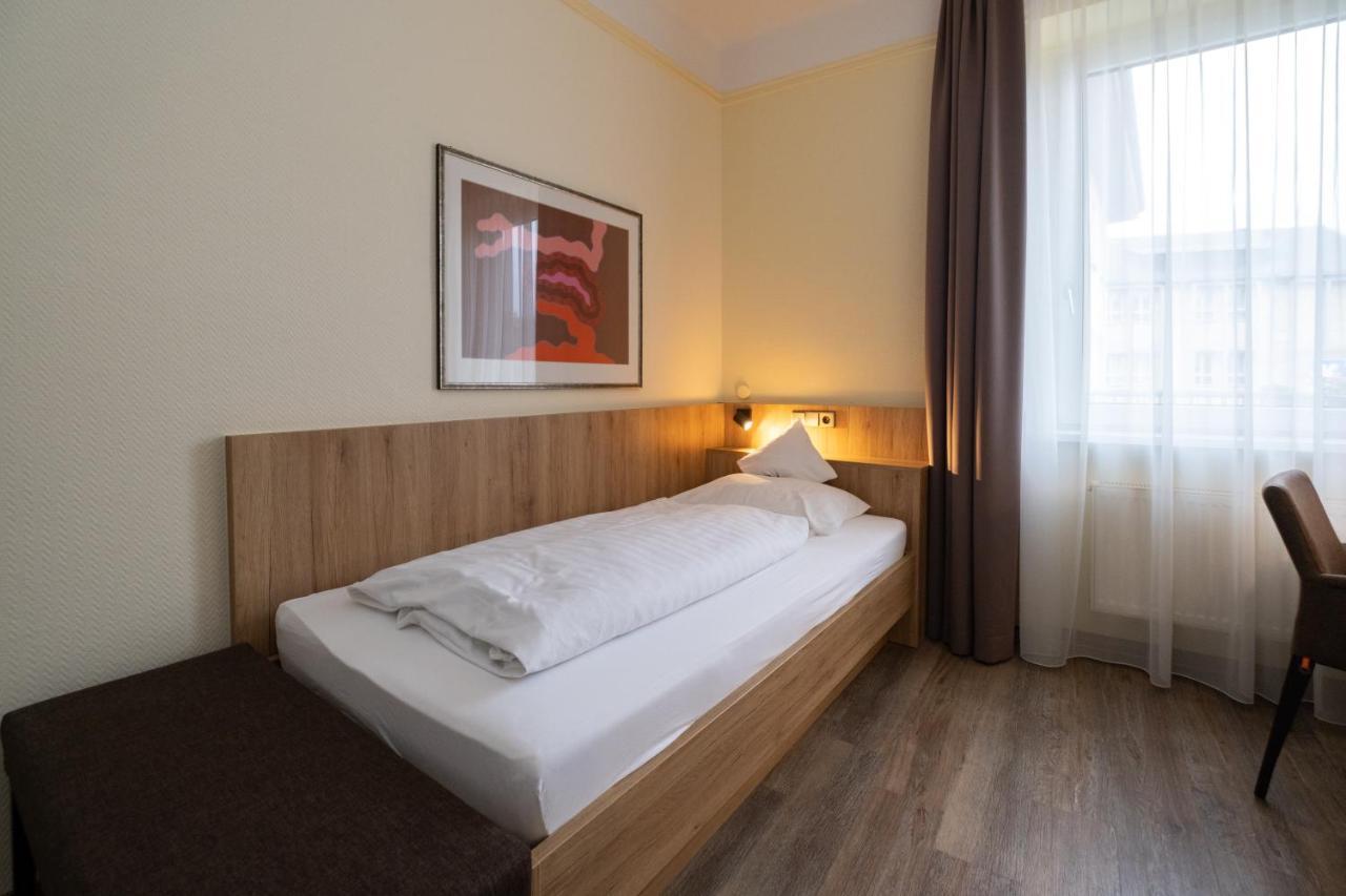 Single Room,1356061535:JPEG